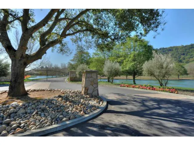 1405 Lakeview Court, San Martin, California 95046