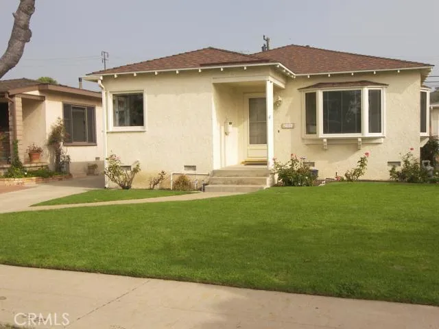 506 N. Paulina Ave. Located in a high demand area of single family homes.