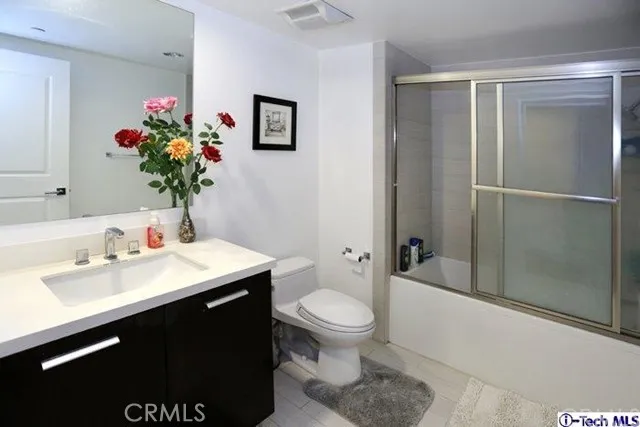 147 N Berendo Street 303, Los Angeles, California 90004