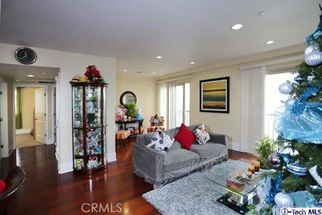 147 N Berendo Street 303, Los Angeles, California 90004