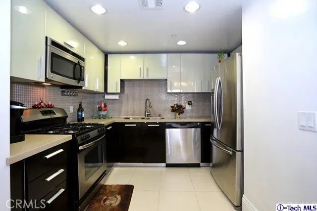 147 N Berendo Street 303, Los Angeles, California 90004