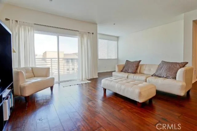 5540 Strand 302, Hawthorne, California 90250