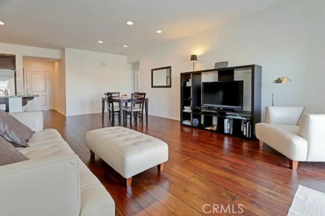 5540 Strand 302, Hawthorne, California 90250