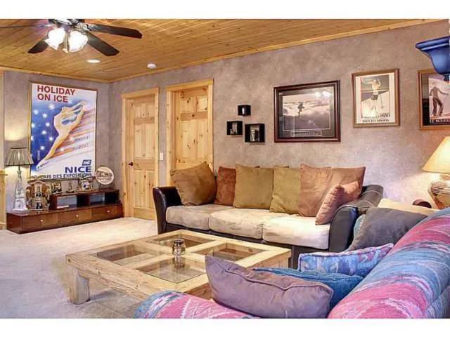 905 Tinkerbell Avenue, Big Bear, California 92314