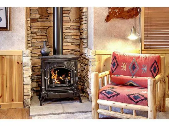 905 Tinkerbell Avenue, Big Bear, California 92314