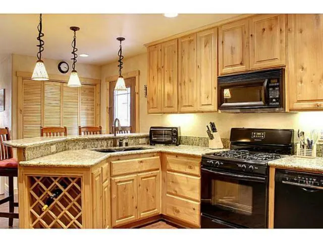 905 Tinkerbell Avenue, Big Bear, California 92314