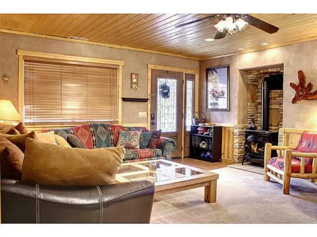 905 Tinkerbell Avenue, Big Bear, California 92314