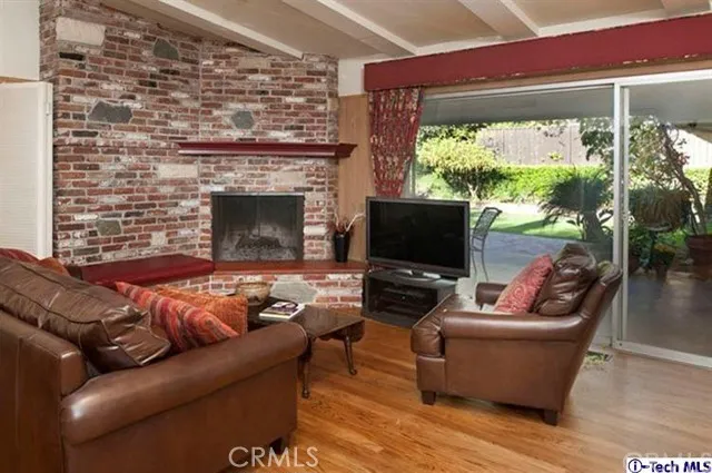 401 Meadows Drive, Glendale, California 91202