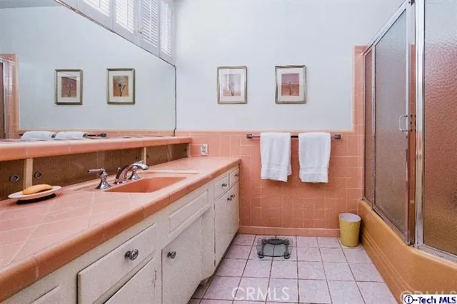 401 Meadows Drive, Glendale, California 91202