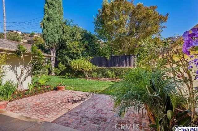 401 Meadows Drive, Glendale, California 91202