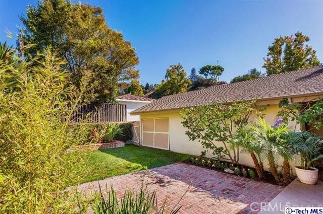 401 Meadows Drive, Glendale, California 91202