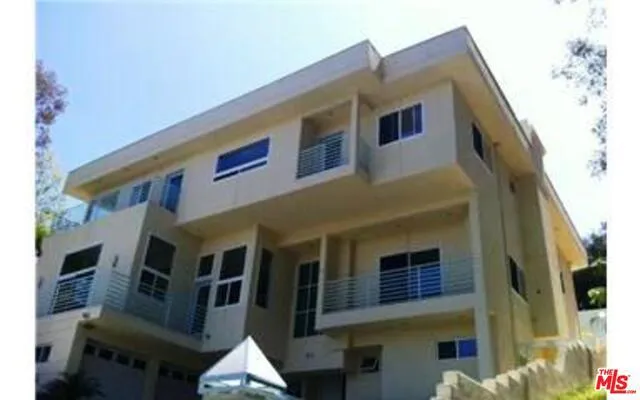3971 Fredonia Drive, Los Angeles, California 90068