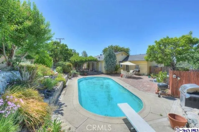 2737 Paraiso Way, La Crescenta, California 91214