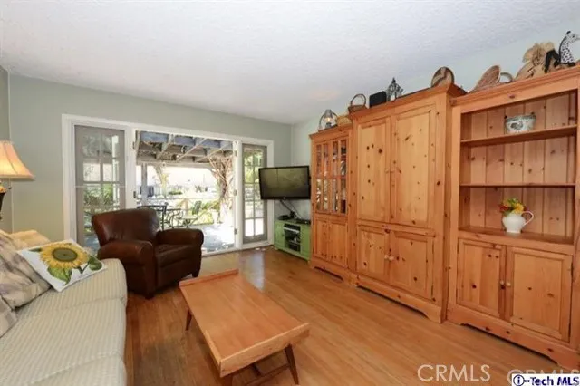 2737 Paraiso Way, La Crescenta, California 91214