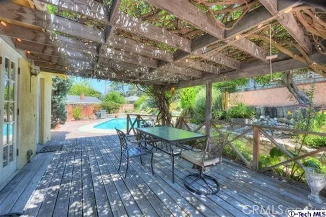 2737 Paraiso Way, La Crescenta, California 91214
