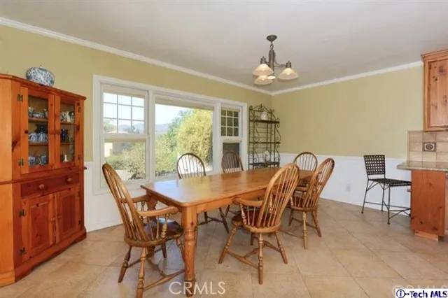 2737 Paraiso Way, La Crescenta, California 91214