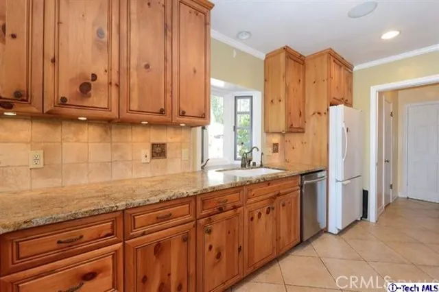 2737 Paraiso Way, La Crescenta, California 91214