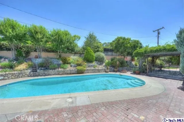 2737 Paraiso Way, La Crescenta, California 91214
