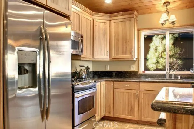 42750 Gold Rush Drive, Big Bear, California 92315