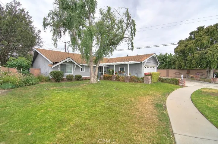 Nice curb appeal with brick pilasters and sweeping front lawn. Tons of expansion potential!