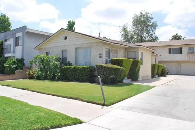 2104-2106 W Victory Boulevard, Burbank, California 91506