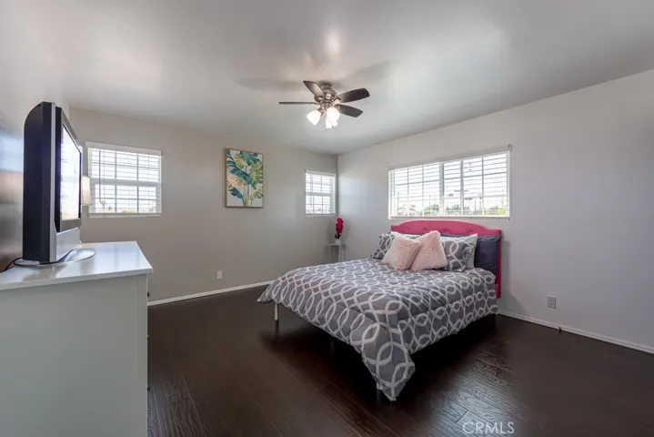 Upstairs Bedroom #5