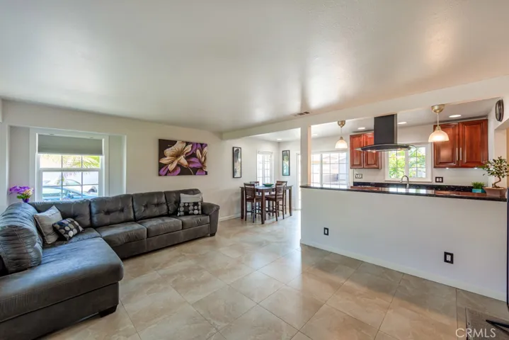 Livingroom/Kitchen area