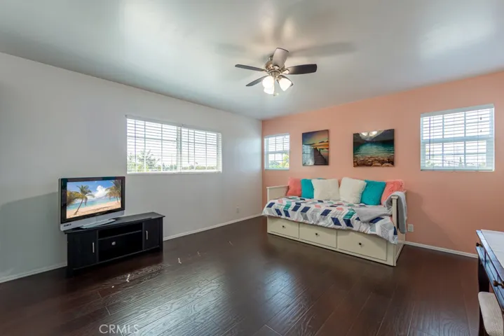 Upstairs Bedroom #4