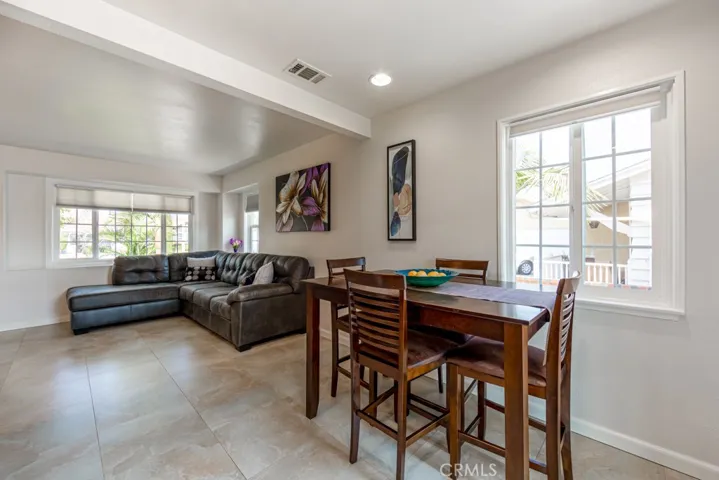 Livingroom/Kitchen area