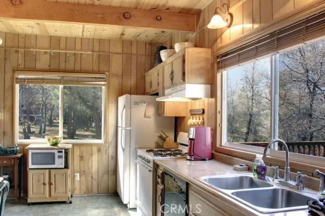 1670 Wolf Road, Big Bear, California 92314