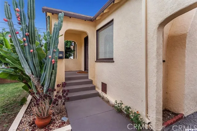 10758 Mcvine Avenue, Sunland, California 91040