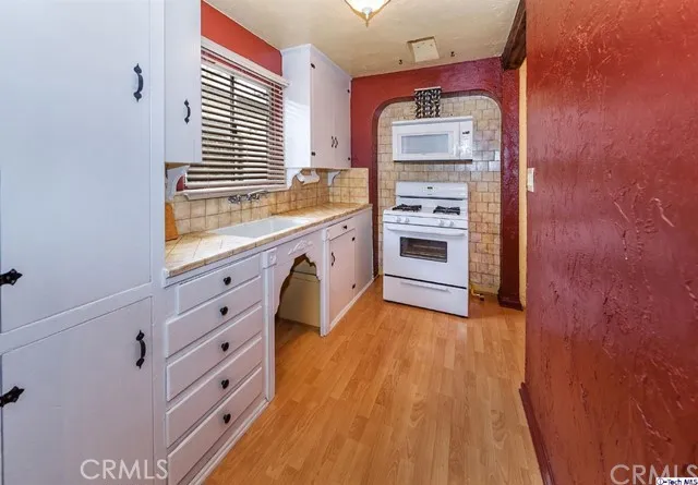 10758 Mcvine Avenue, Sunland, California 91040