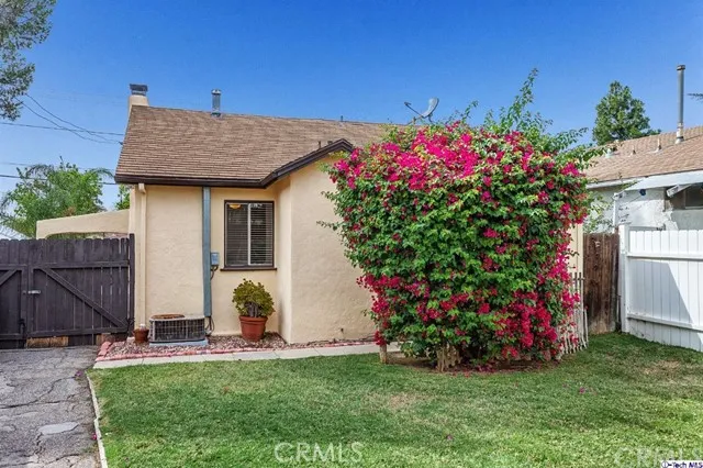 10758 Mcvine Avenue, Sunland, California 91040