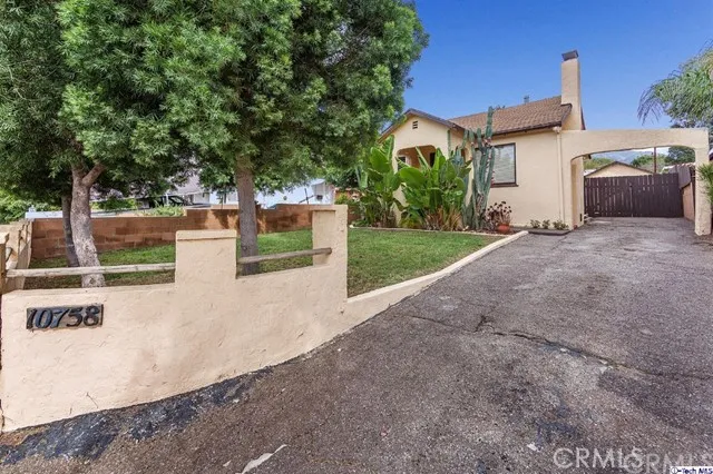 10758 Mcvine Avenue, Sunland, California 91040