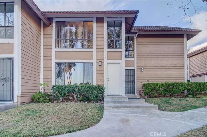 Great curb appeal with semi private front lawn. Your dedicated parking spot is right in front of the unit too, easy loading and unloading!