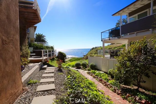 Private beach access to "Fisherman's Cove". One of Laguna's most beautiful beach coves in North Laguna.