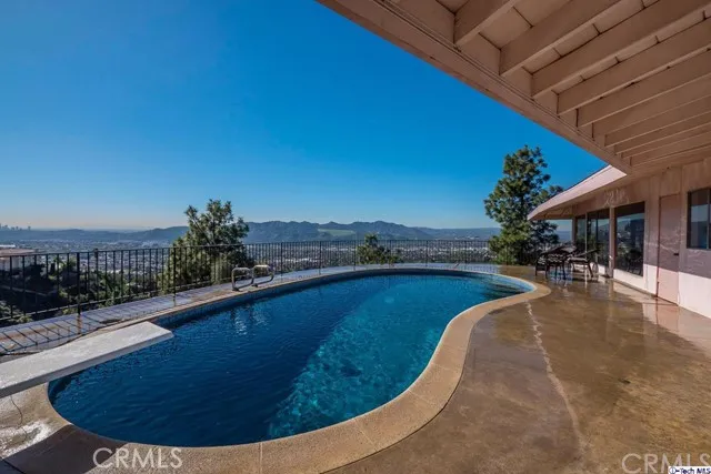 330 Wonderview Drive, Glendale, California 91202
