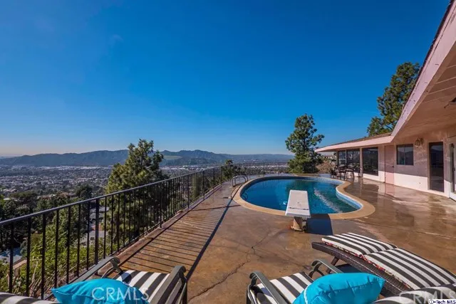 330 Wonderview Drive, Glendale, California 91202