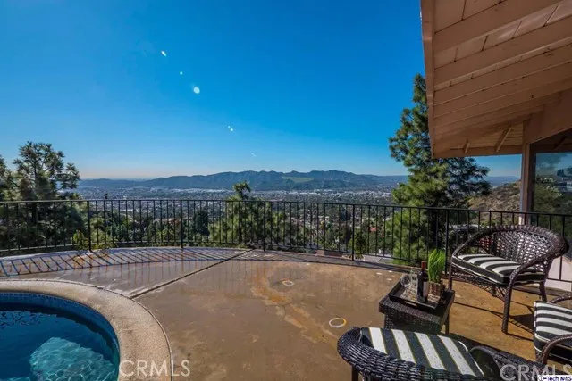 330 Wonderview Drive, Glendale, California 91202
