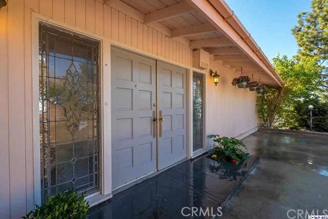 330 Wonderview Drive, Glendale, California 91202