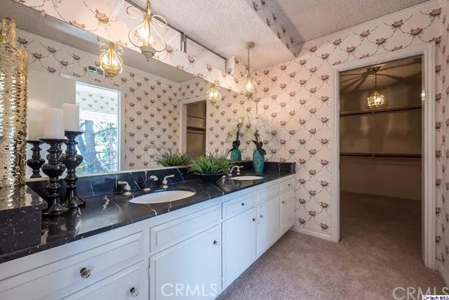 330 Wonderview Drive, Glendale, California 91202
