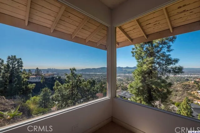 330 Wonderview Drive, Glendale, California 91202