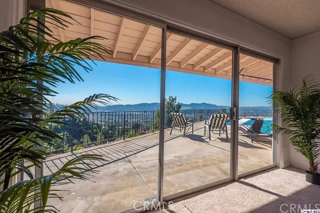 330 Wonderview Drive, Glendale, California 91202