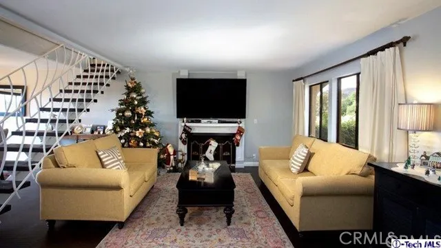 1613 Camino De Villas, Burbank, California 91501