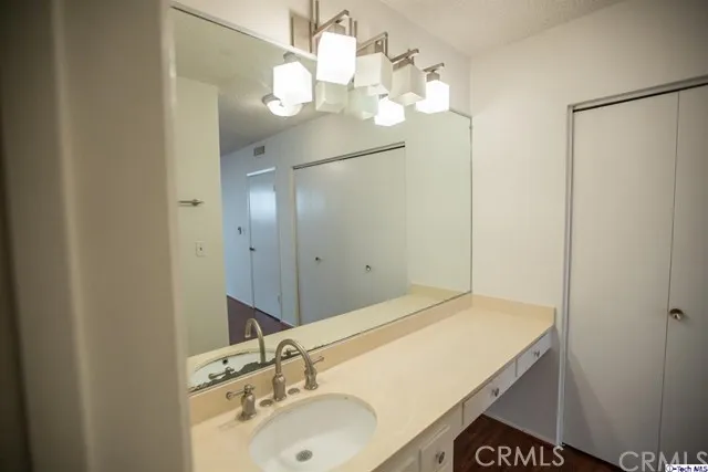 215 N Kenwood Street 105, Glendale, California 91206
