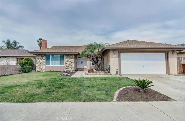 Terrific Curb appeal on this small cul-de-sac street. Timeless Ranch home appeal with double door entry.