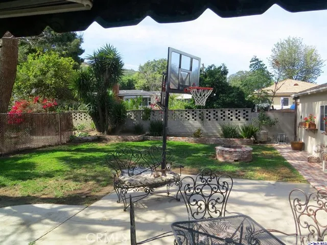 10223 Floralita Avenue, Sunland, California 91040