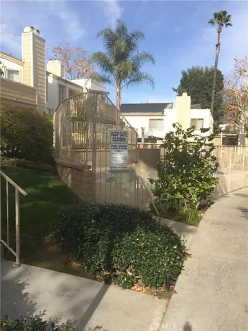 18408 Street E Hatteras Street 4, Tarzana, California 91356