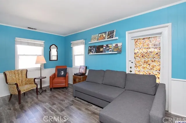 2116 W Chandler Boulevard, Burbank, California 91506
