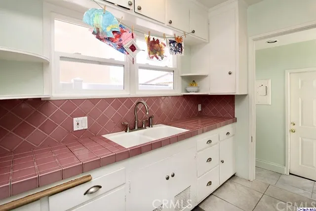 2116 W Chandler Boulevard, Burbank, California 91506